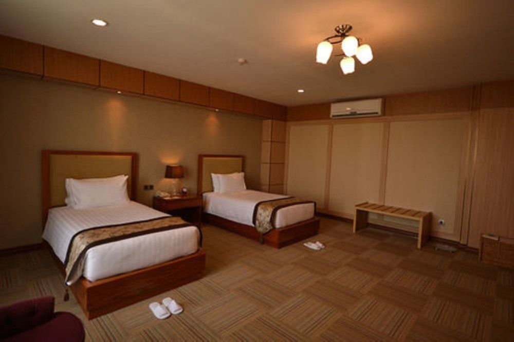 スカイ スター ホテル ヤンゴン エクステリア 写真